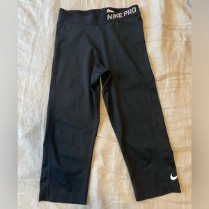 Small Nike dri-fit black capris cropped leggings